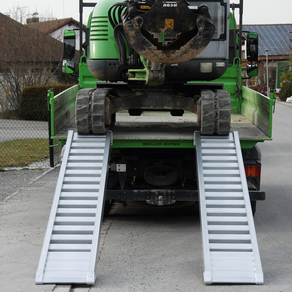 Obrázek produktu: Nájezdové ližiny s příčkami, bez okraje, nosnost 1 660 kg/pár, délka 2 340 mm