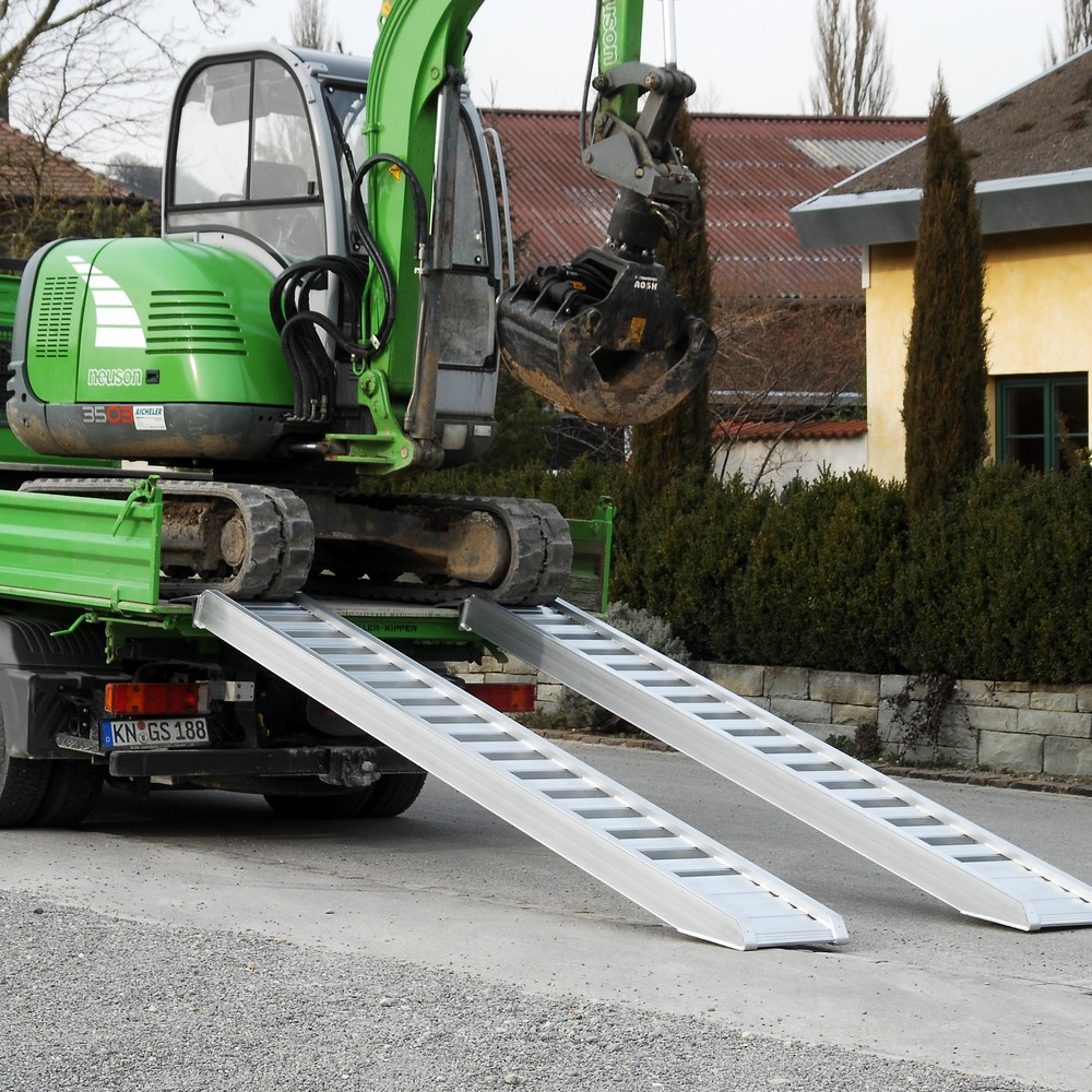 Číslo obrázku produktu 7: Nájezdové ližiny s příčkami, s okrajem, nosnost 1 660 kg/pár, délka 2340 mm